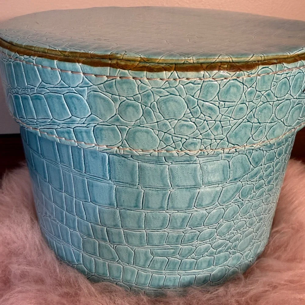 Vintage Turquoise Blue Faux Crocodile Embossed Round Hat Box Storage Case